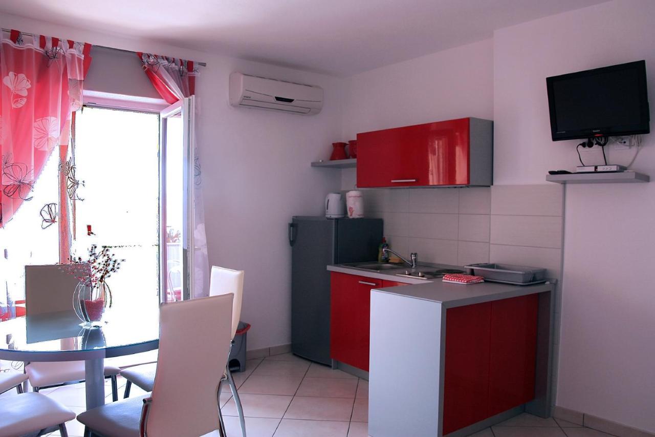 Apartments And Rooms By The Sea Tucepi, Makarska - 6058 Екстер'єр фото