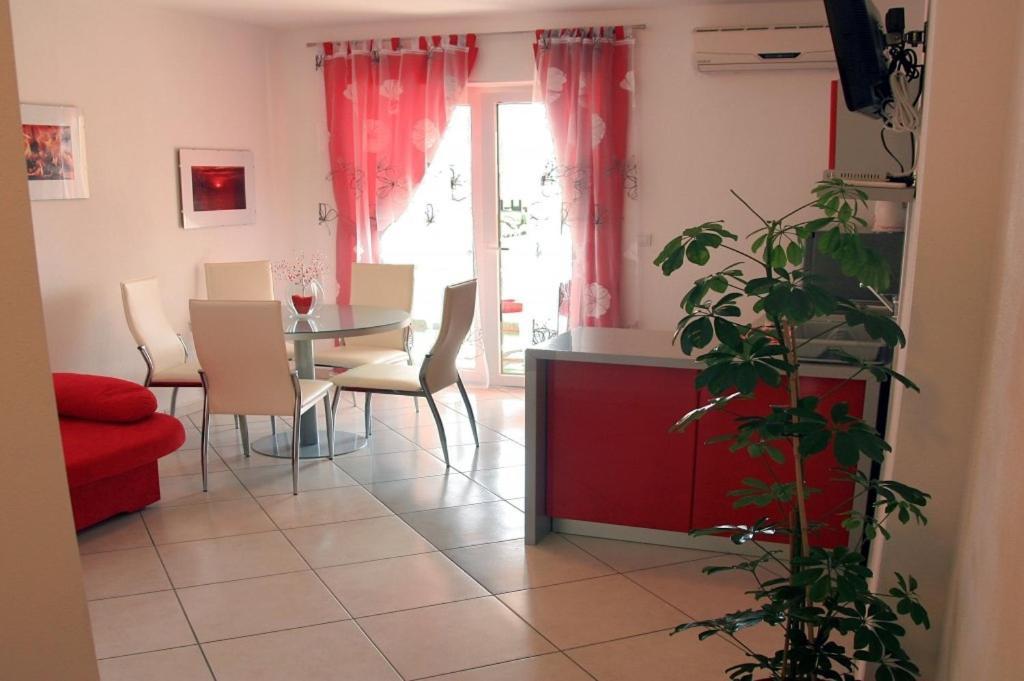 Apartments And Rooms By The Sea Tucepi, Makarska - 6058 Екстер'єр фото