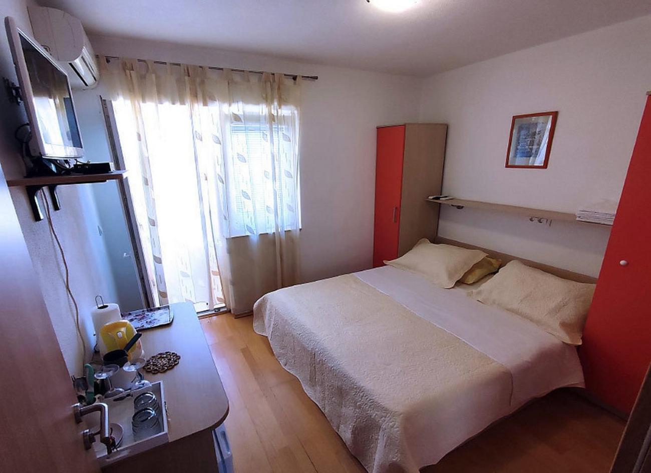 Apartments And Rooms By The Sea Tucepi, Makarska - 6058 Екстер'єр фото
